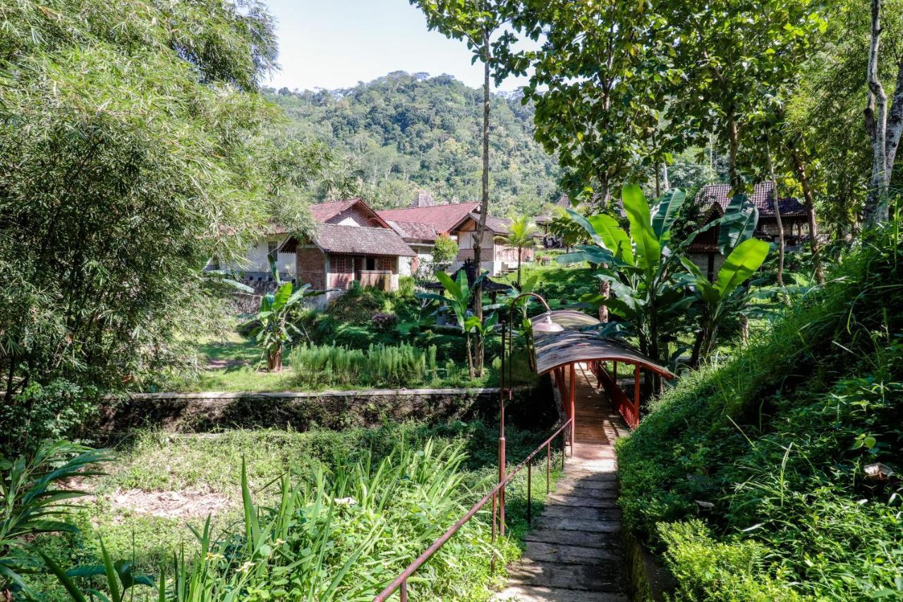 Hotel Balkondes Kenalan Magelang Esterno foto