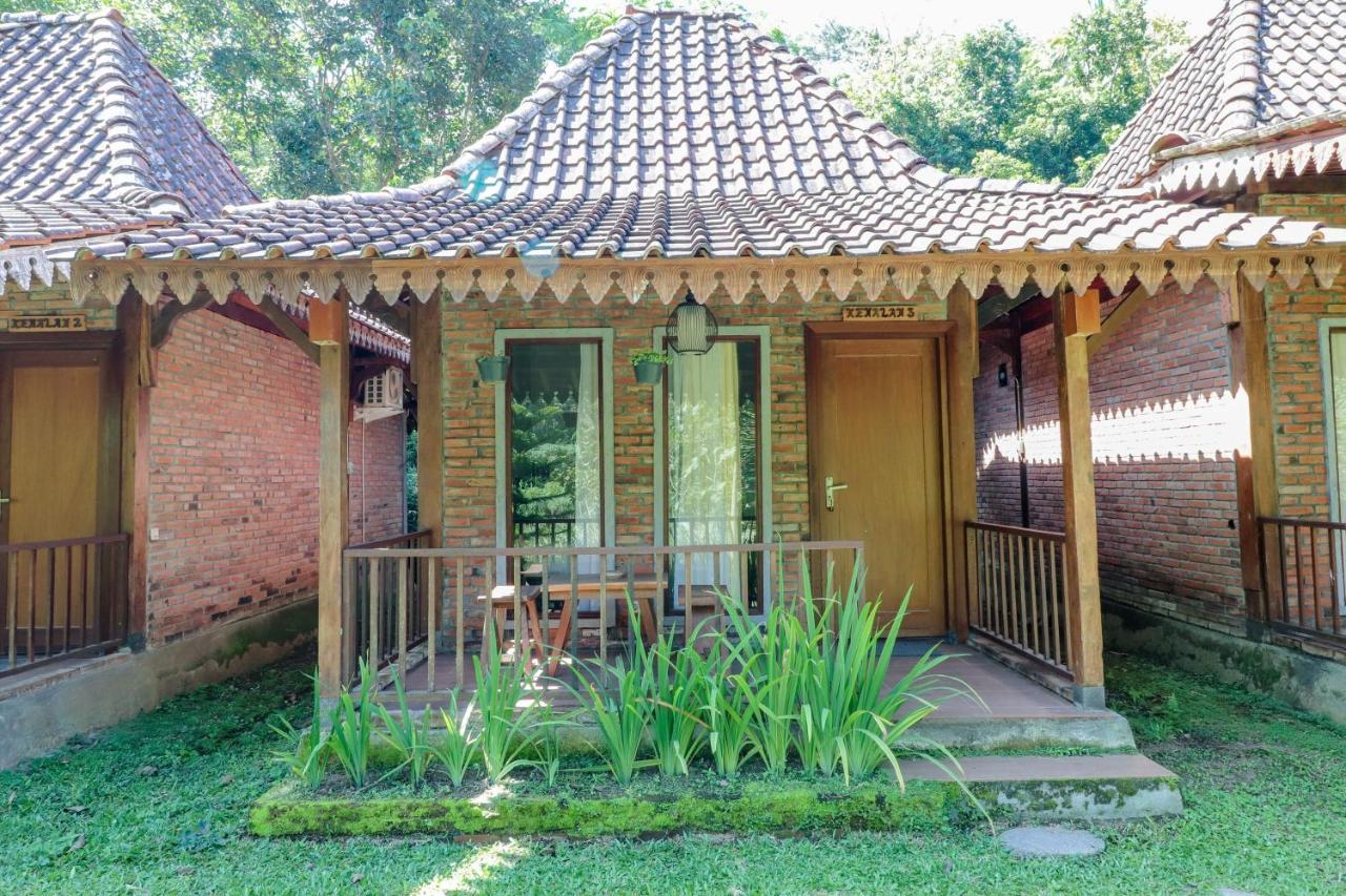 Hotel Balkondes Kenalan Magelang Esterno foto